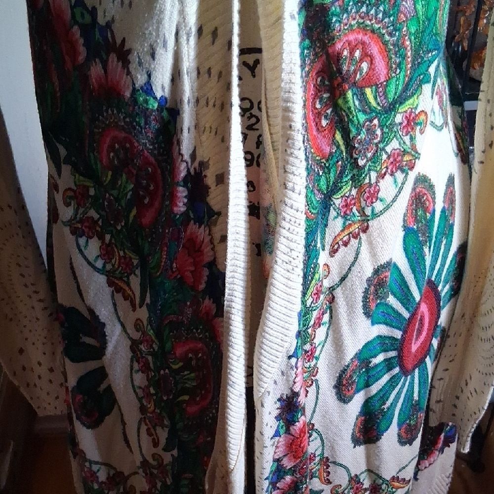 Desigual Cream Cardigan with Vibrant Floral Design Size XL - Picture 5 of 10